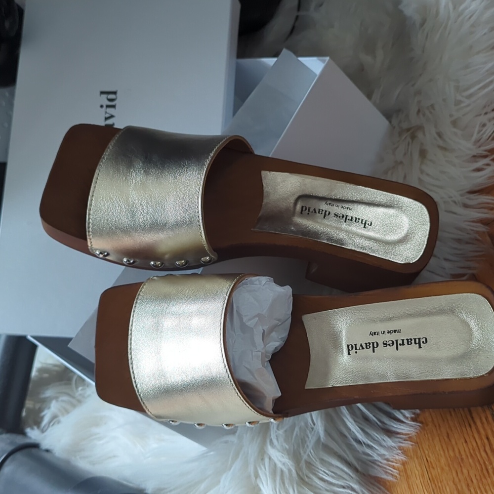 Ladies Clogs. - Picture 2 of 4
